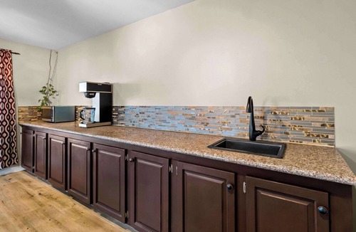 Brookhaven Hotel | Rodeway Inn & Suites Brookhaven
