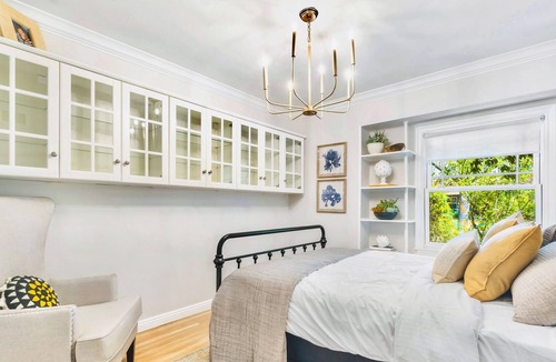 Northridge House | Romantic Designer 3 Bedroom with Heated Pool and Grill barbecue and outdoor sit