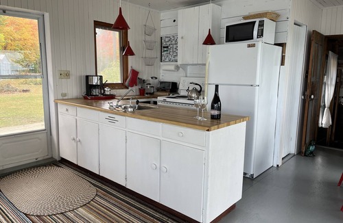 Picton Cottage | Romantic waterfront cottage spectacular sunsets