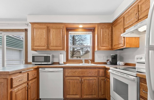 Green Bay House | Rooftop Patio - One Block from Lambeau Field!