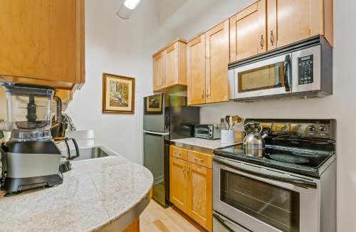 Historic Core House | Rooftop Pool & City Views! Long-Term Dtwn LA Stay