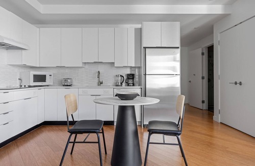 Chinatown Apartment | Roomy Downtown/Financial District 1BR w/W/D & Gym, by Blueground