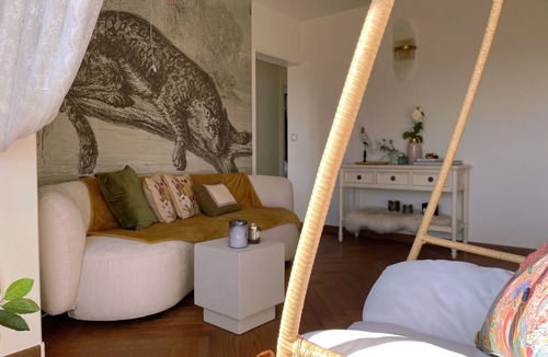 Vanves Apartment | Rose Blossom Apartment in Paris/Porte de Vanves