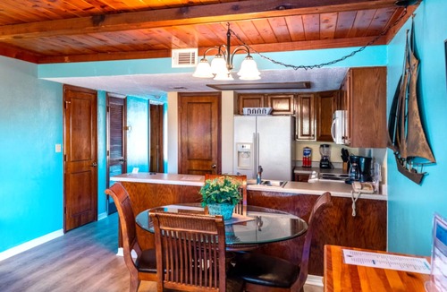 Biloxi Condo | Royal Holiday Beach Resort