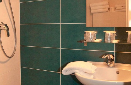Batignolles Hotel | Royal Wagram