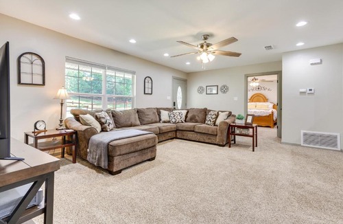 Walker Springs House | Rural Retreat w/Covered Porch Near Jackson