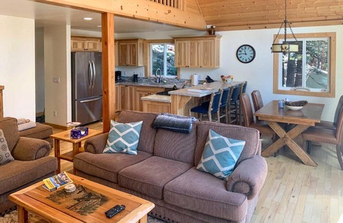 East Shore House | Rustic Retreat w/Deck: Steps From Lake Almanor!