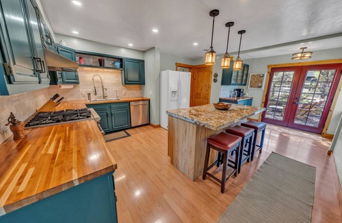 Prescott House | Rustic Retreat w/Deck! Dog Friendly| 2BR+Office