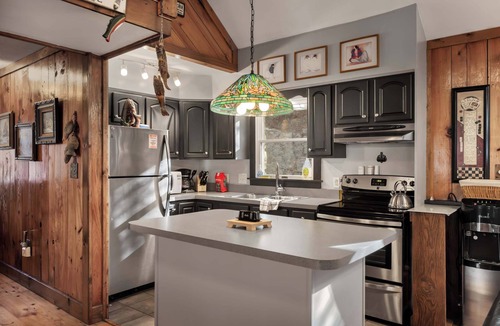 Great Cacapon Ski Chalet | Rustic retreat w/kitchen & deck