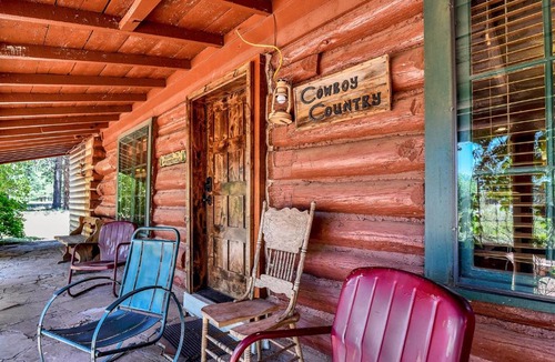 Parks Villa | Rustic Star Authentic Log Cabin in the Woods Near the Grand Canyon Flagstaff Williams