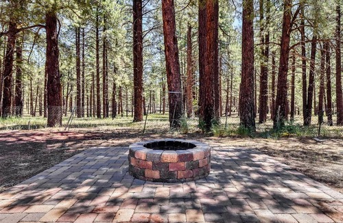 Parks Villa | Rustic Star Authentic Log Cabin in the Woods Near the Grand Canyon Flagstaff Williams