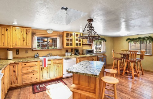 Parks Cabin | Rustic Star | Authentic Log Cabin in the Woods | Near the Grand Canyon, Flagstaff & Williams