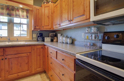 Krakow Cottage | Rustic Wisconsin Cabin on Shawano Lake!