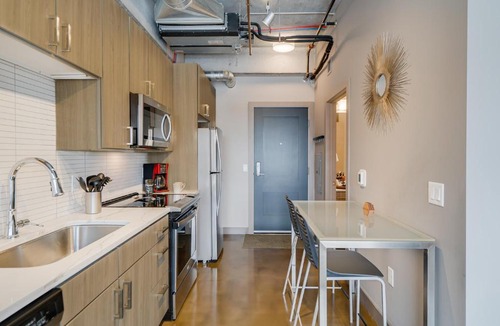 Warehouse District Apartment | Sable 602 - Alcove