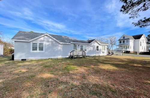 Chincoteague Cottage | Salty Sailor - 2BR , close to Memorial Park Pet friendly LINENS AND TOWELS