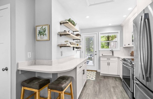 Brewster Cottage | Salty Shell - Walk to Paine's Creek Beach