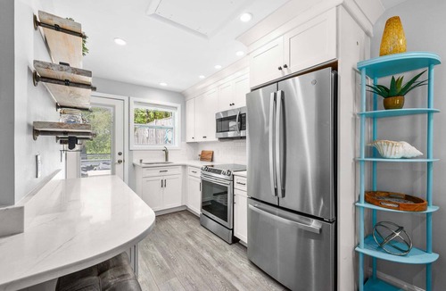 Brewster Cottage | Salty Shell - Walk to Paine's Creek Beach