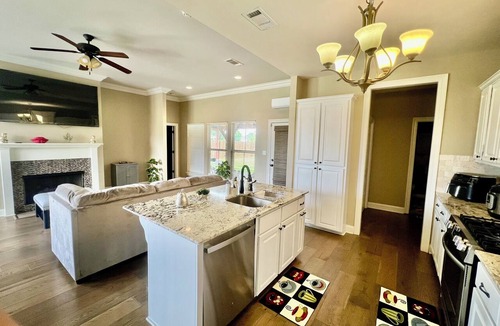 Gonzales House | Sanctuary Luxury Stay