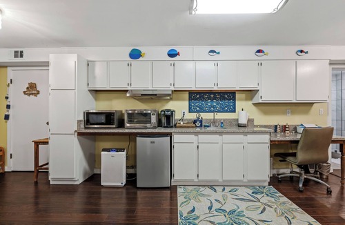Santa Barbara Apartment | Santa Barbara Remodeled Cozy Studio with Private Patio, AC & Tesla Charger