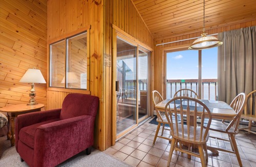 Breezy Point Condo | Scenic 2BR Loft Stay Steps from Pelican Lake