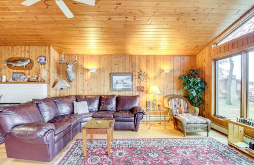 Crosslake House | Scenic Cabin w/Private Beach in Crosslake!
