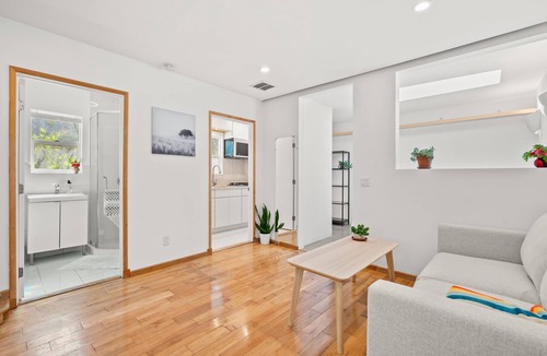Atwater Village Apartment | Scenic Retreat With Deck Stunning Views in LA