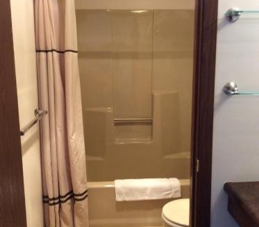 Algoma Hotel | Scenic Shore Inn
