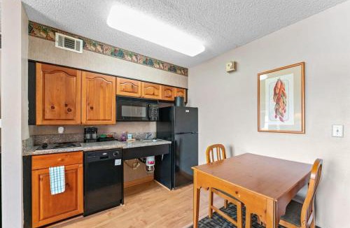 Central Scottsdale Apartment | Scottsdale 2 bd 2 ba furnished apt King beds