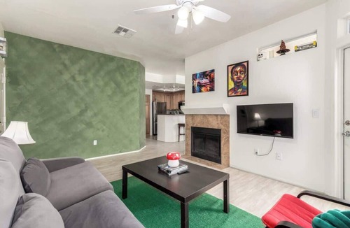Central Scottsdale Condo | Scottsdale 2BR Condo w/Pool, Sauna, BBQ & More!