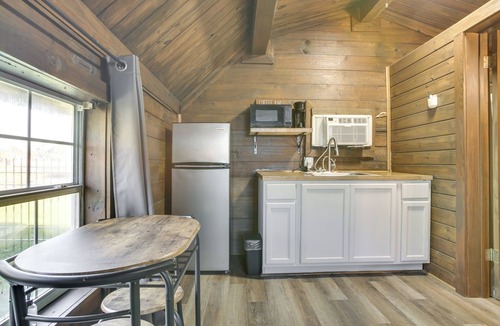 Crown Point Apartment | Screened Porch: Rustic Retreat Near NOLA!