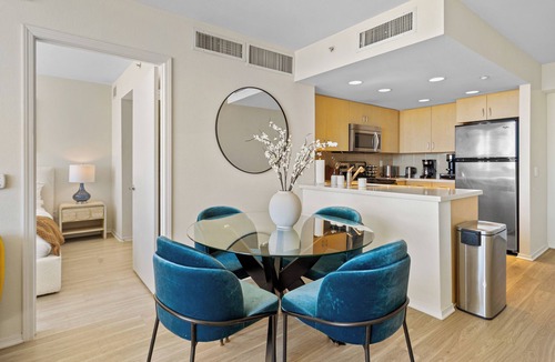 Downtown Bed & Breakfast | Sea Glass Jade' Oceanfront Full Beach & Ocean View Premium location 1BR 1BA