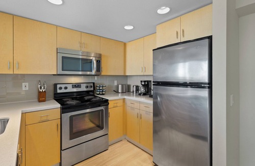 Downtown Bed & Breakfast | Sea Glass Jade' Oceanfront Full Beach & Ocean View Premium location 1BR 1BA
