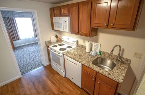 Mashpee Apartment | Sea Mist Resort - 1 Bedroom