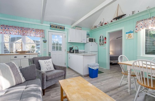 South Yarmouth Cottage | SeaGill Rest & Nest - A Peaceful Ocean Hideaway