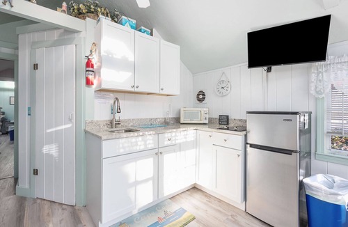 South Yarmouth Cottage | SeaGills Rest - Beach Days & Ocean Rays