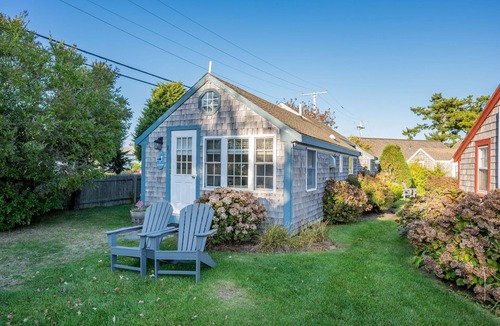 South Yarmouth Cottage | SeaGills Rest - Beach Days & Ocean Rays