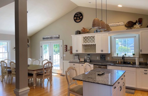 Chincoteague House | Seas The Day - 4BR Waterfront,pier, boat dock,decks, LINENS&TOWELS PROVIDED
