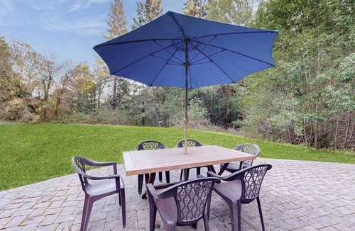 Freestone House | Sebastopol 2BR forest retreat on 6 acres with creek & fireplace