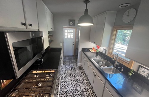 Crest Estates Cabin | Secluded 3-bedroom log cabin in Lake Arrowhead on one acre.