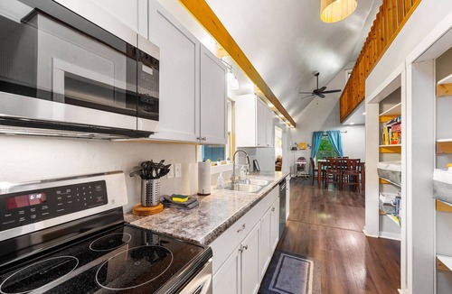 Sister Bay House | Secluded Home | Walk to Marina + GameRoom & HotTub