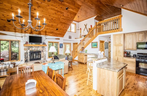 Woodruff House | Secluded lakefront cabin with deck, dock, kayak, canoe, & WiFi