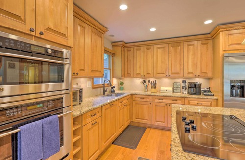 Aldie Cabin | Secluded Leesburg Retreat w/Private Hot Tub!