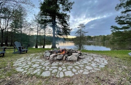 Rayne House | Secluded Southern Retreat w/fiber internet, mins from Lafayette