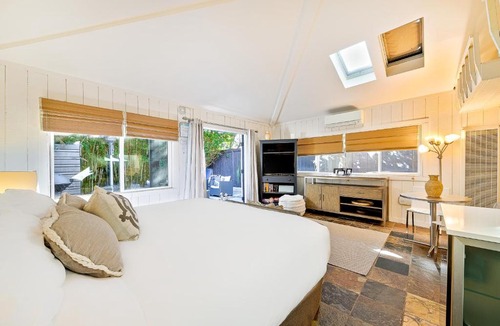 Beach Barber Tract Hotel | Secluded Windansea Beach Rental Cottage
