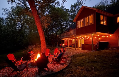 The Galena Territory Cabin | Secret Room-Hot Tub-Billards-Firepit-Games-Pool access