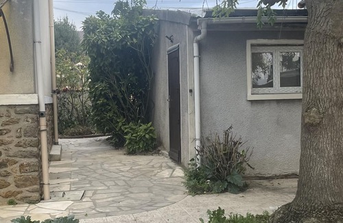 Arnouville Apartment | Self-contained studio in a house 15min from Roissy