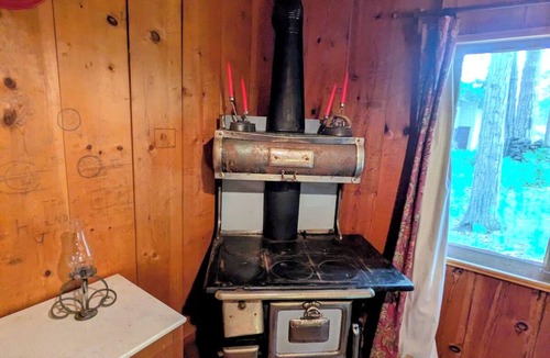 Camp Nelson Cabin | Sequoia Time Capsule: Spa, Walk 2 Giant Sequoias, River, Fish, Bike, Saloon