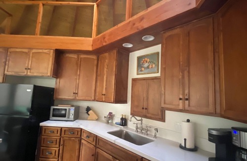 Three Rivers House | Sequoia View Yurt Round House ~ Couple’s Romantic Retreat ~ Hot Tub