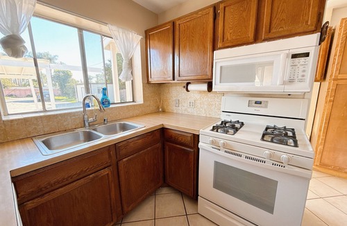 Duarte Boat Rental | Serene 3-bedroom house boat with AC in charming Duarte