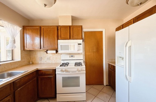 Duarte Boat Rental | Serene 3-bedroom house boat with AC in charming Duarte